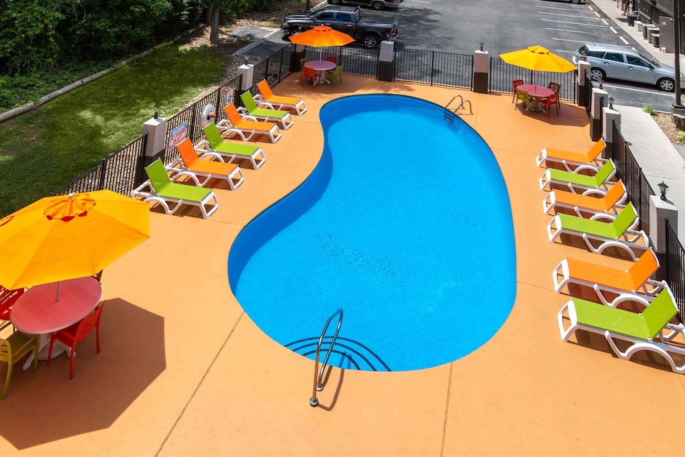 Super 8 by Wyndham Pigeon Forge Dollywood Lane 5/56
