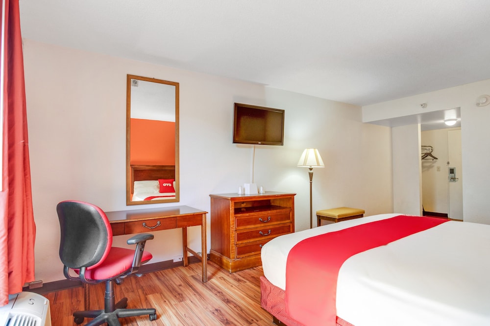OYO Hotel Mona Lake Muskegon 10/36