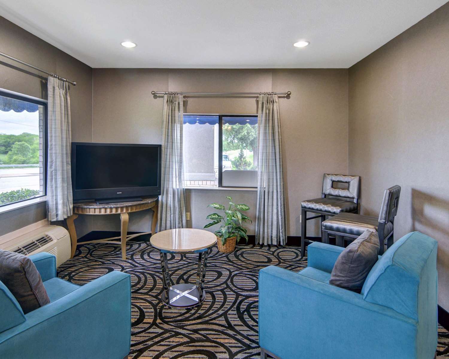 Quality Inn & Suites Grand Prairie 15/27