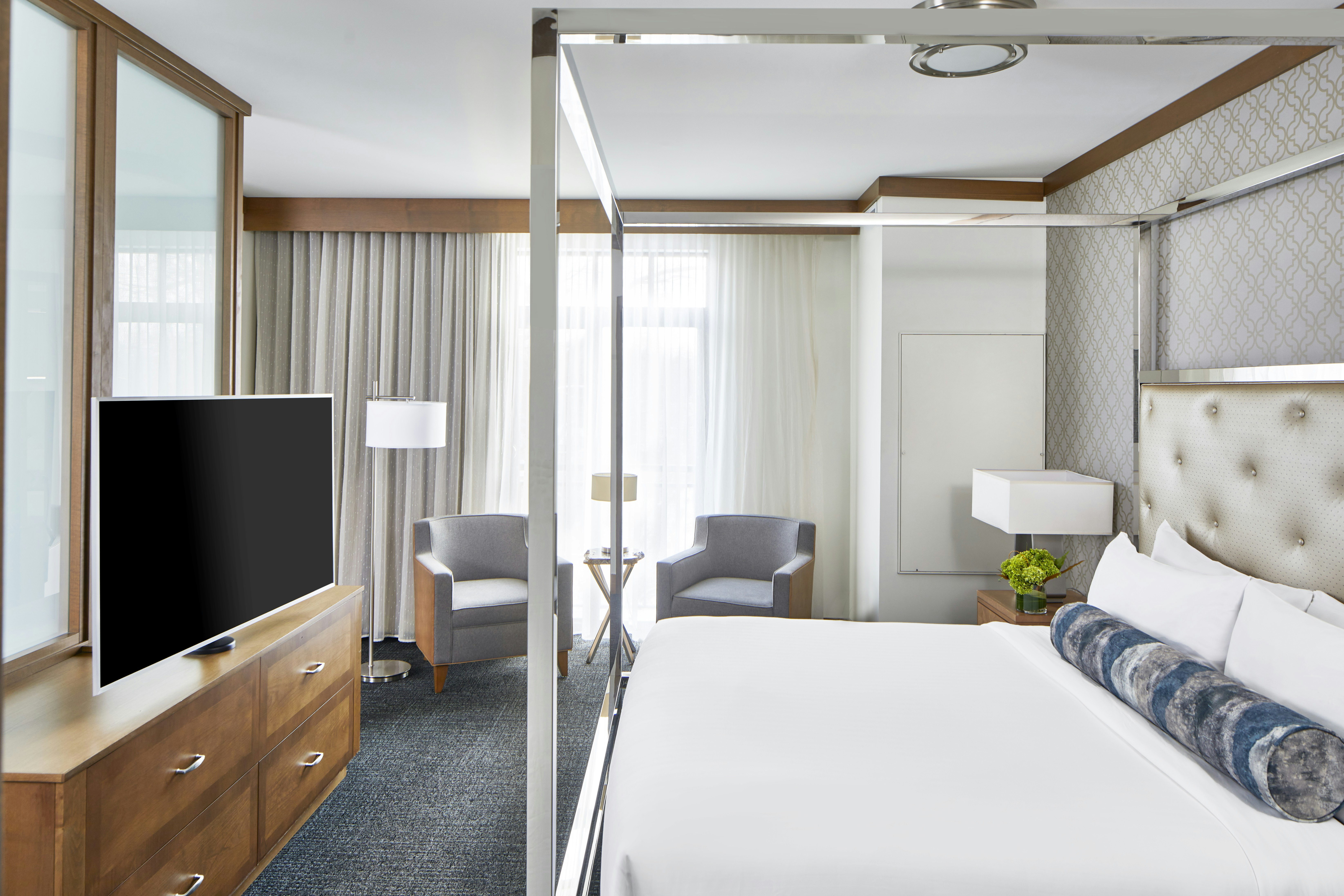 JUNIOR SUITE, KING BED, ACCESSIBLE