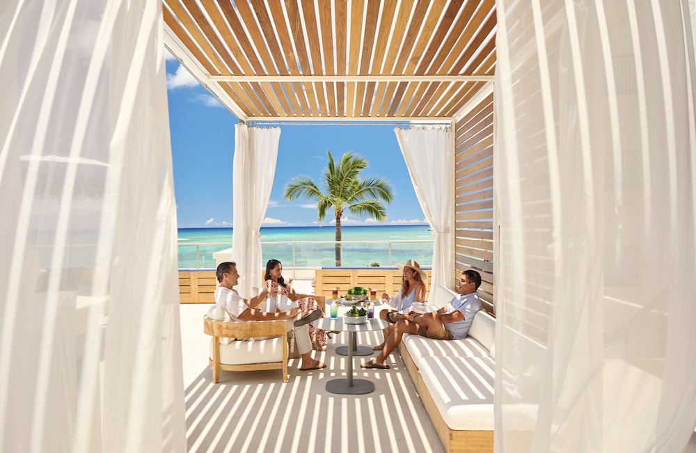 OUTRIGGER Reef Waikiki Beach Resort 45/86
