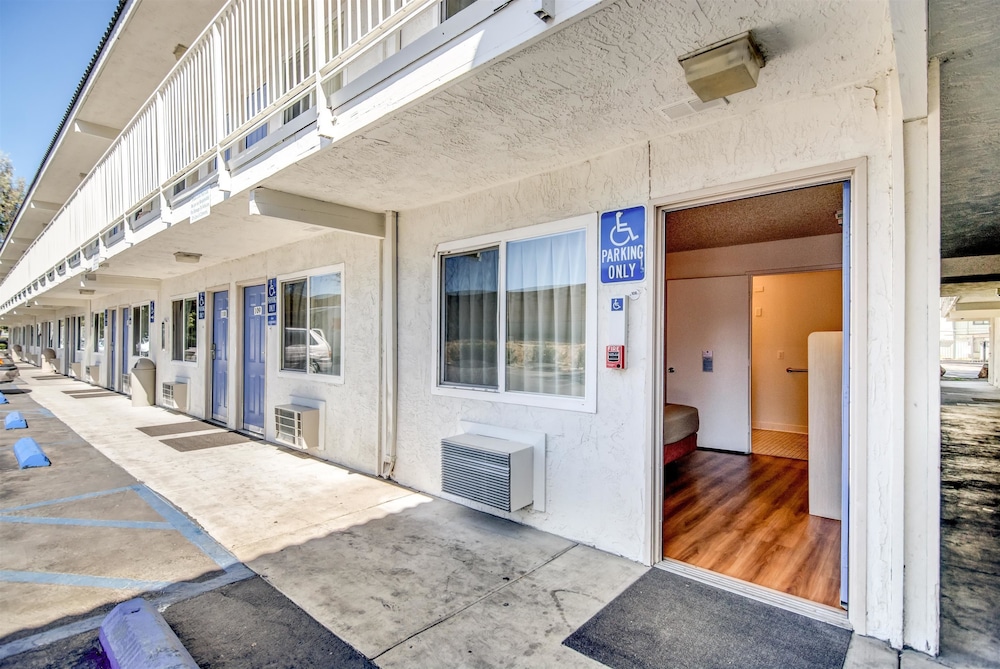 Motel6 Stockton, CA - North 36/46