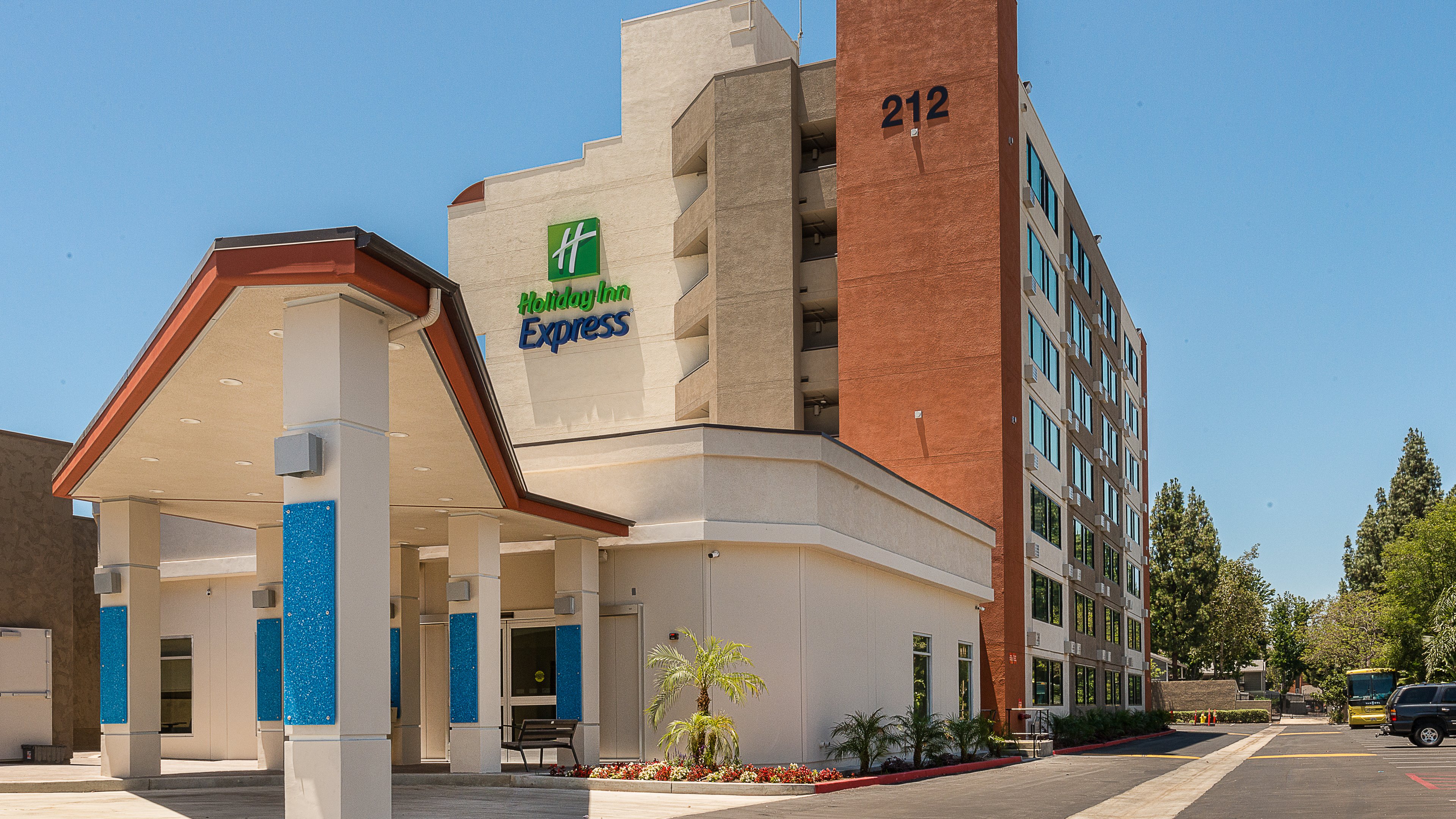 Holiday Inn Express Fullerton Anaheim 46/46
