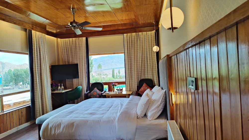Hotel Cho Palace 8/26