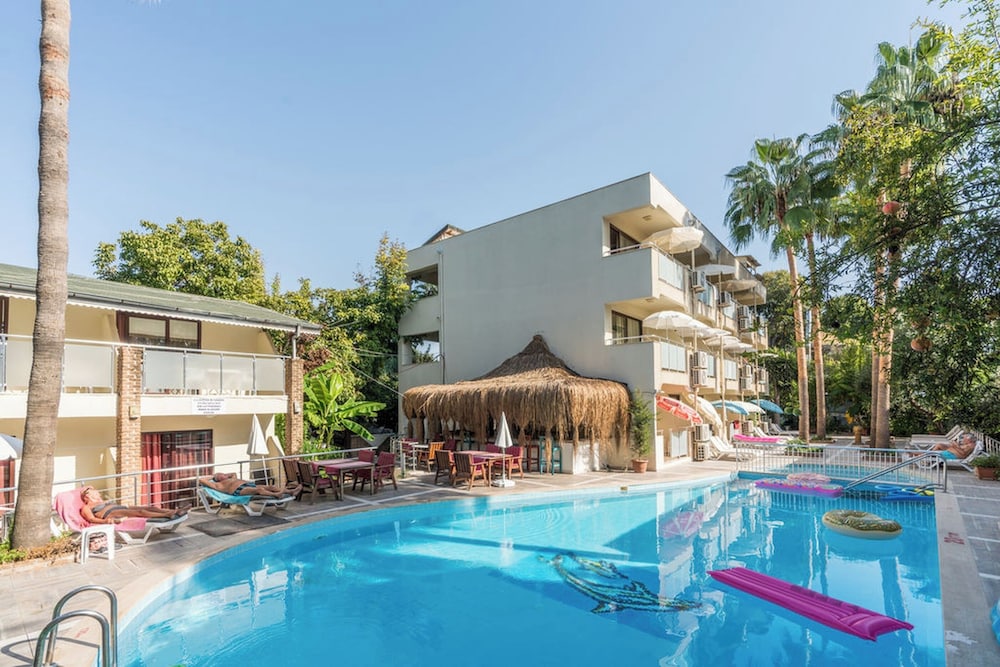 Tropic Hotel Side 28/51