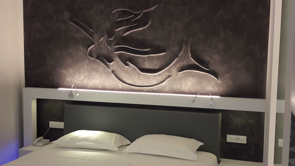 Niriides Hotel 8/47