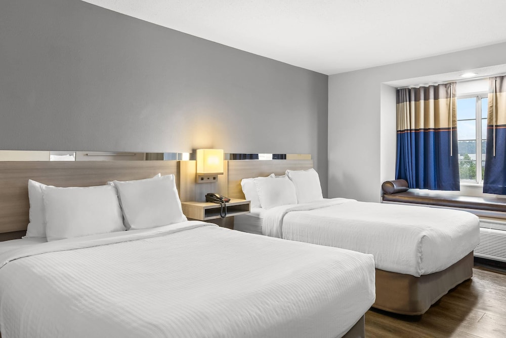 STANDARD, 2 DOUBLE BEDS