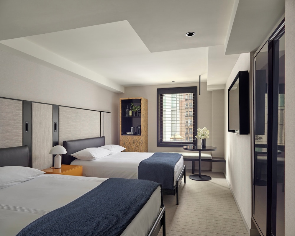 NOMAD, 2 DOUBLE BEDS, ACCESSIBLE