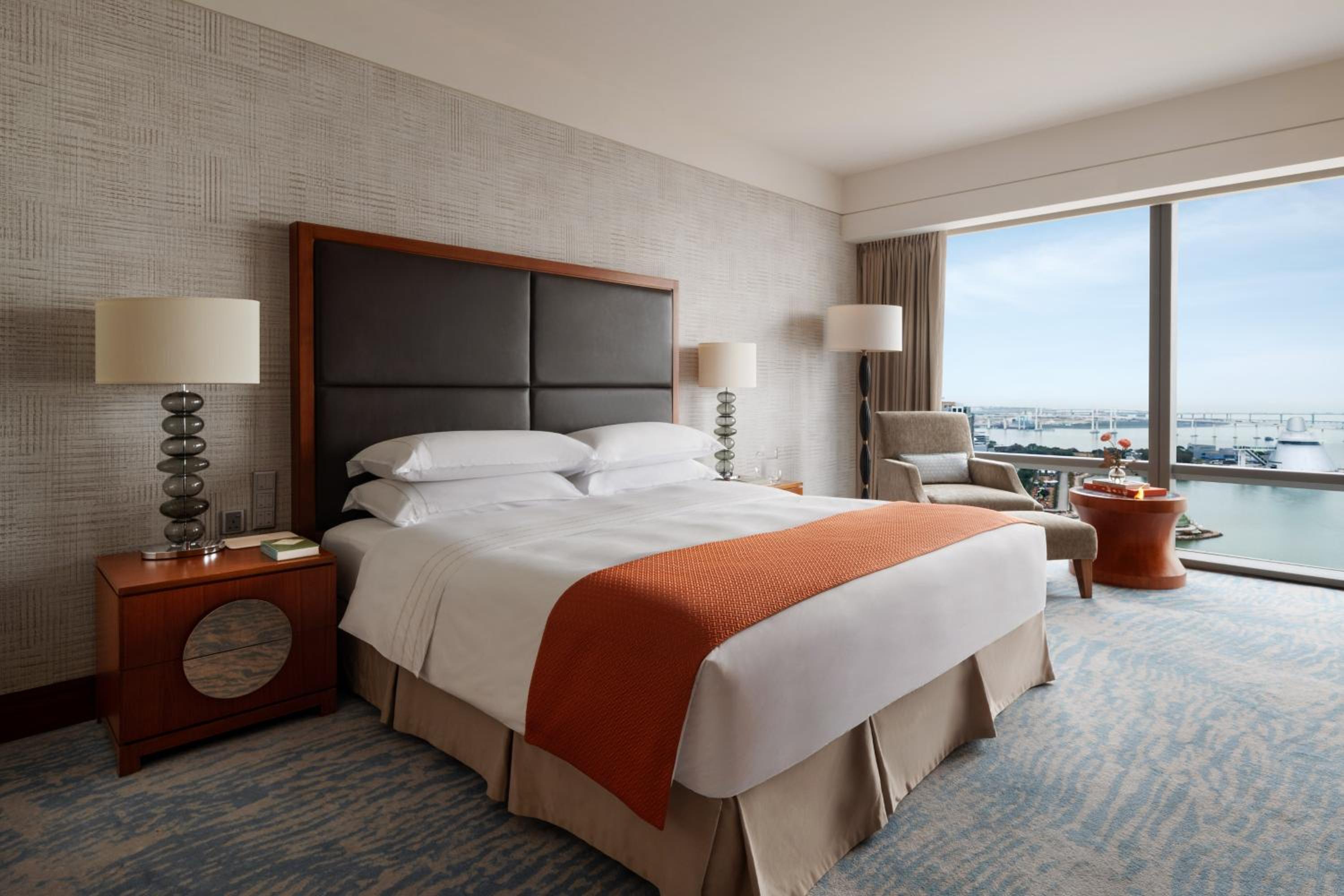Deluxe, King Bed, Bay View, Accessible