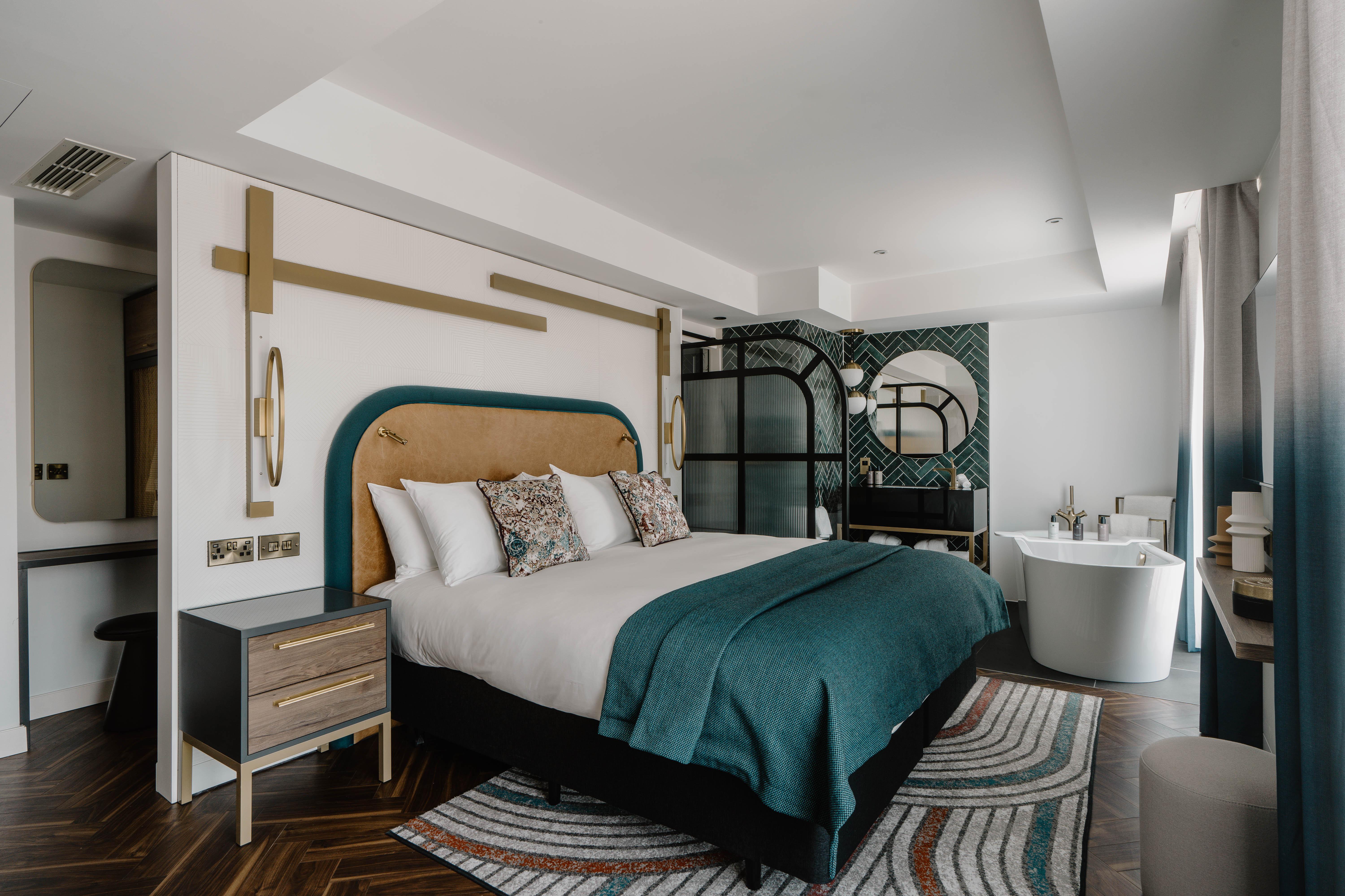 1 Bedroom, Suite, Harbour View, Balcony, Bathtub, Top Floor