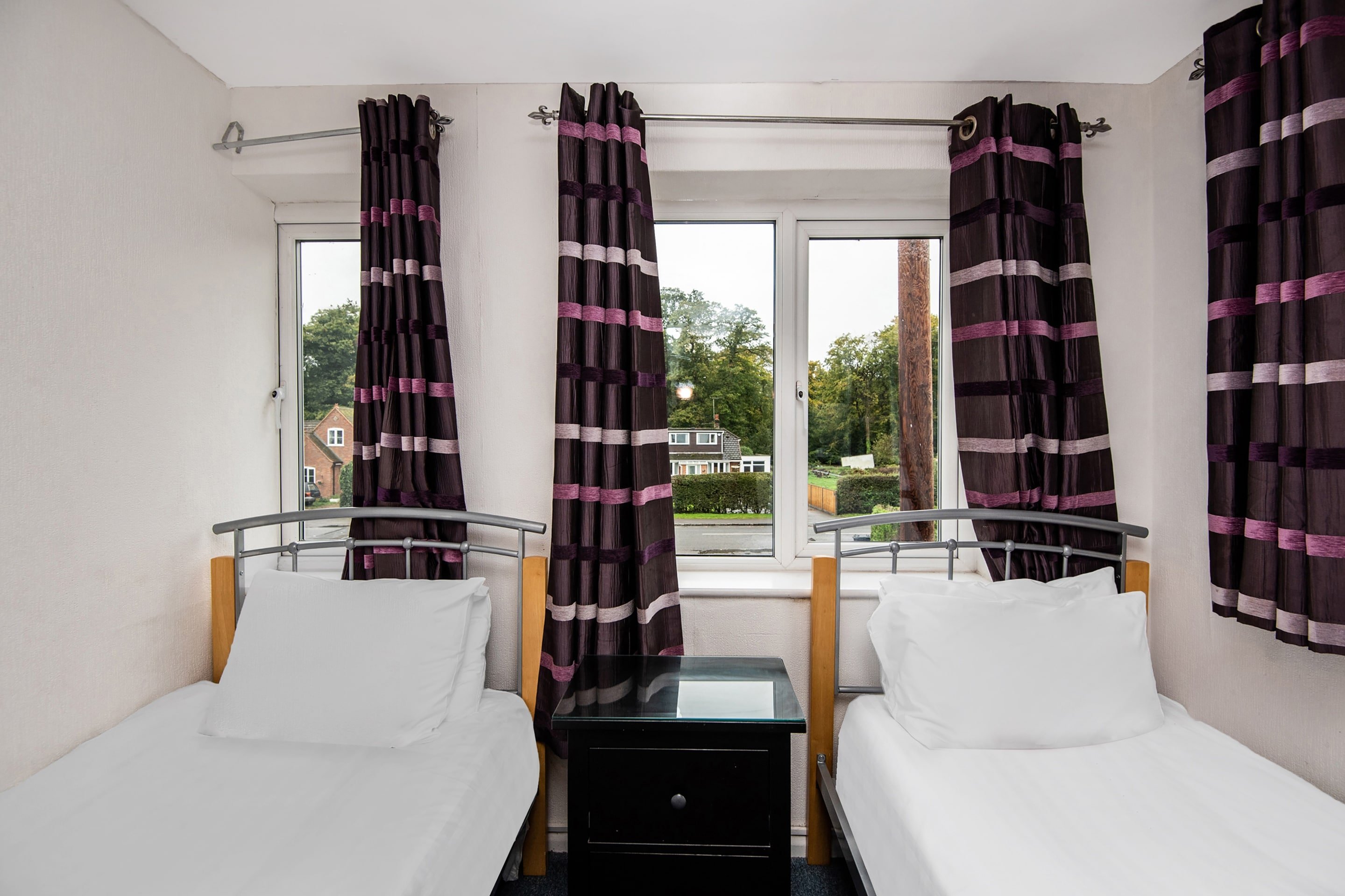Standard Twin Room - Shared, OYO Chriss Motel 4/10