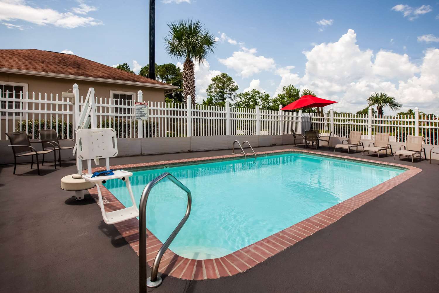 Days Inn by Wyndham Sulphur LA 41/58