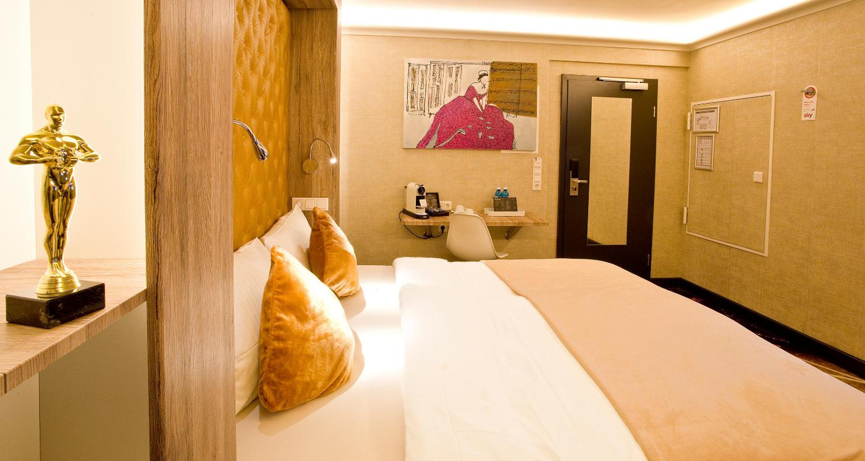 Hollywood, Suite