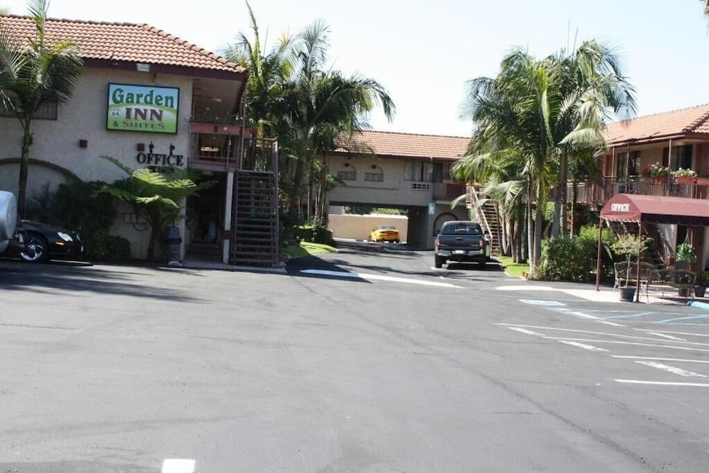 Garden Inn Suites 5/55