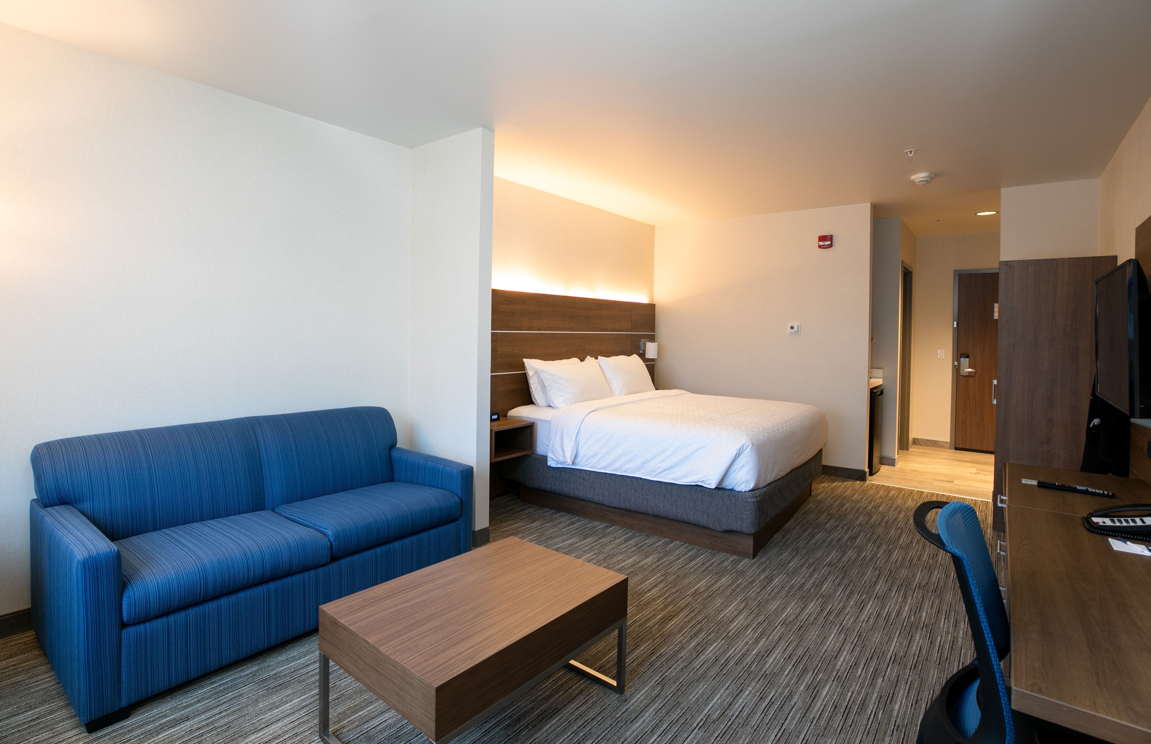 Holiday Inn Express Lethbridge Southeast 24/72