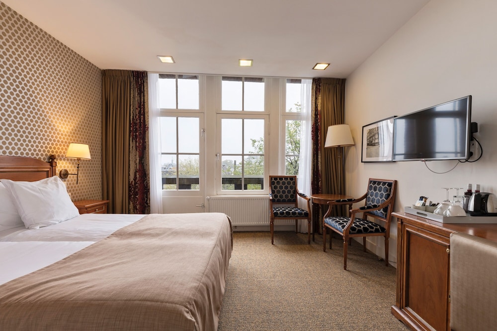 COMFORT, TWIN BEDS