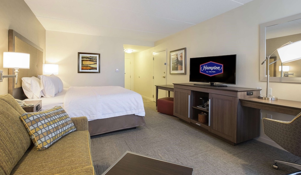 Hampton Inn Waterville 8/55