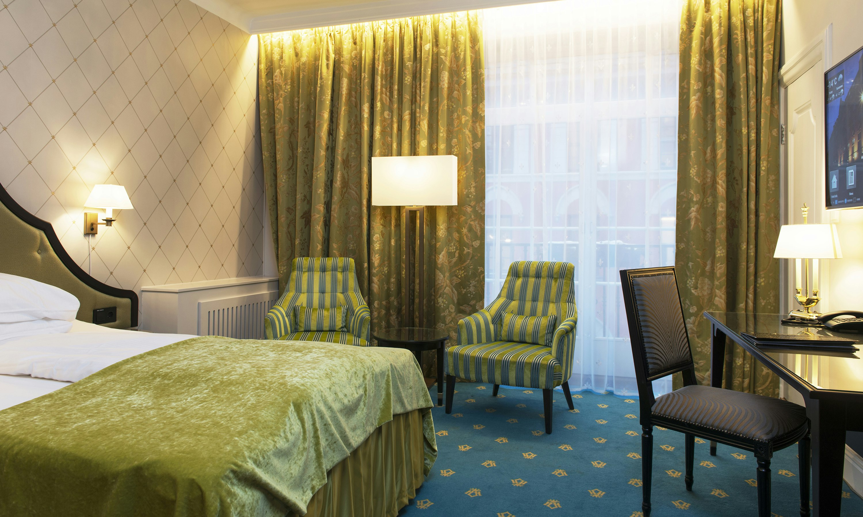 Hotel Bristol 16/79