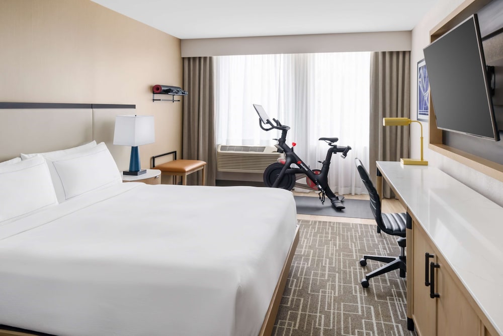 ROOM, KING BED, PELOTON