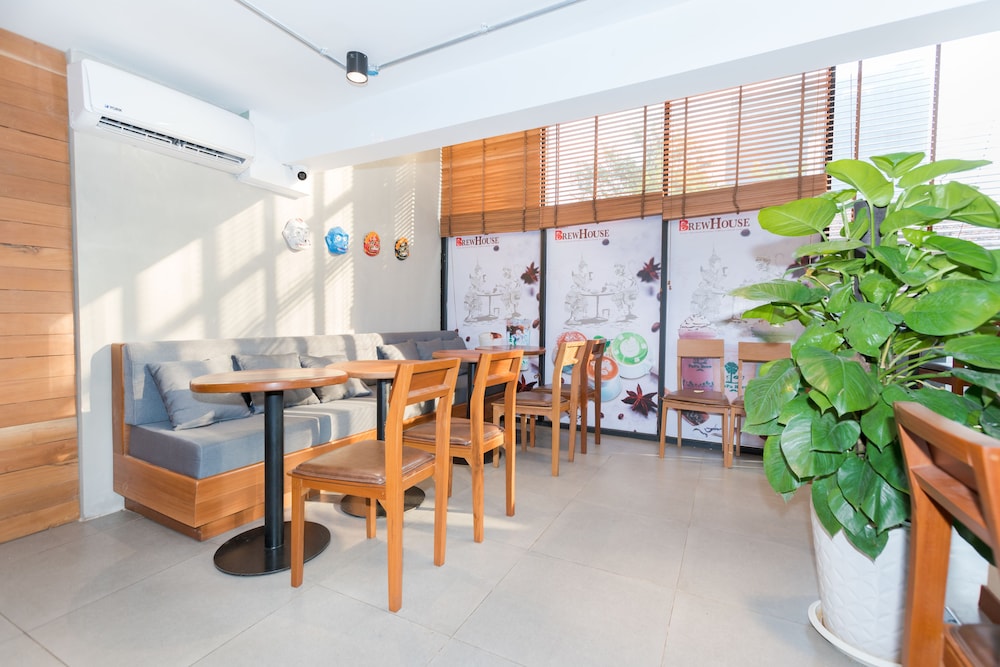 7 Days Premium Hotel 43/56