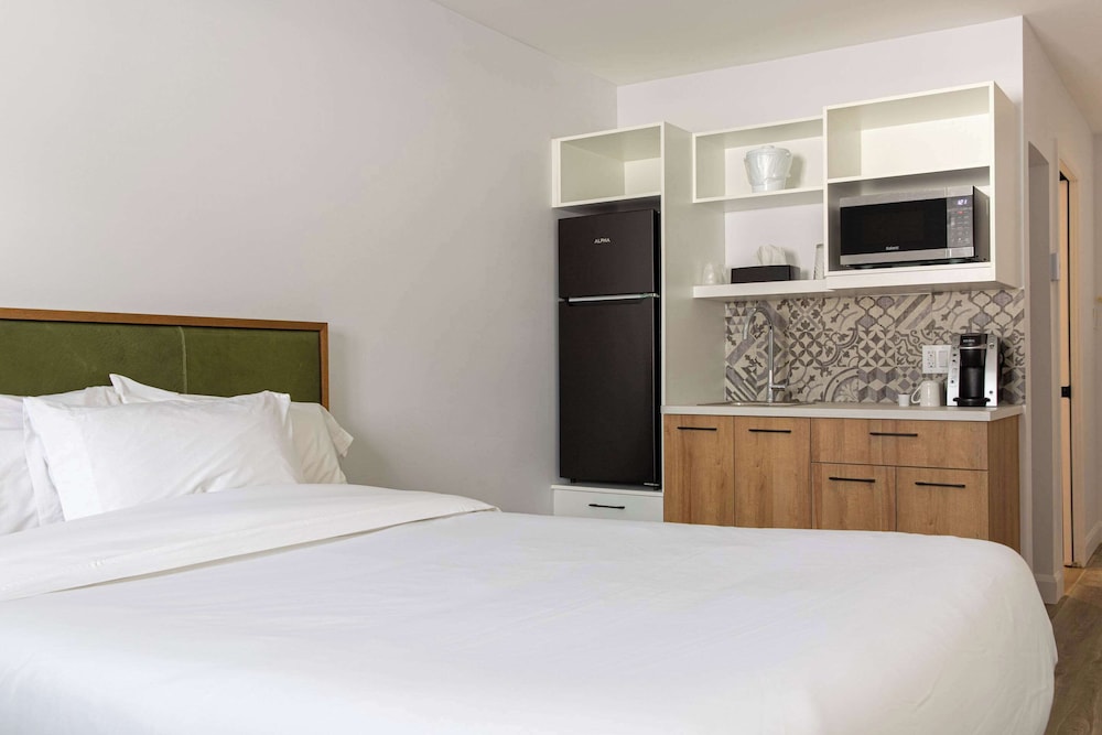Room, Queen Bed
