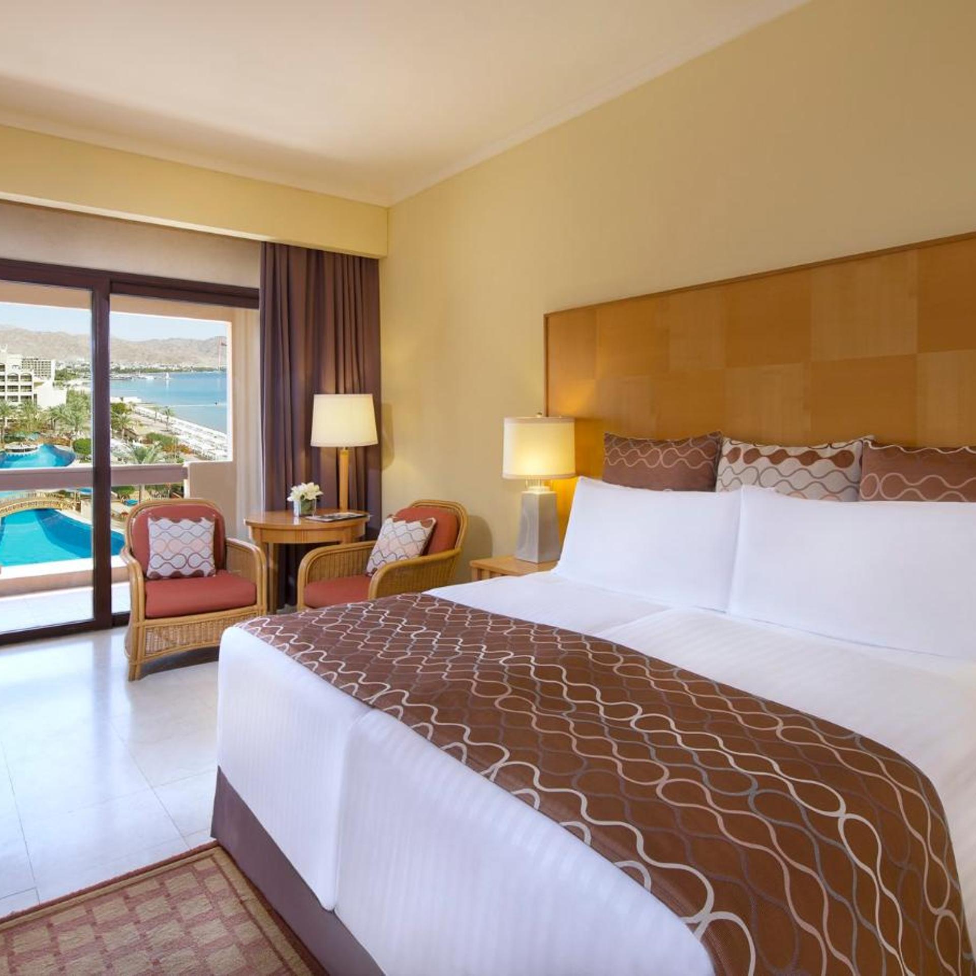 Classic, King Bed, Pool View