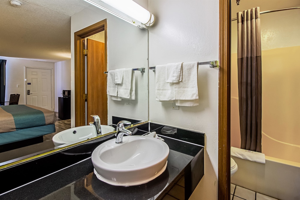 Motel6 Grand Rivers, KY 56/59