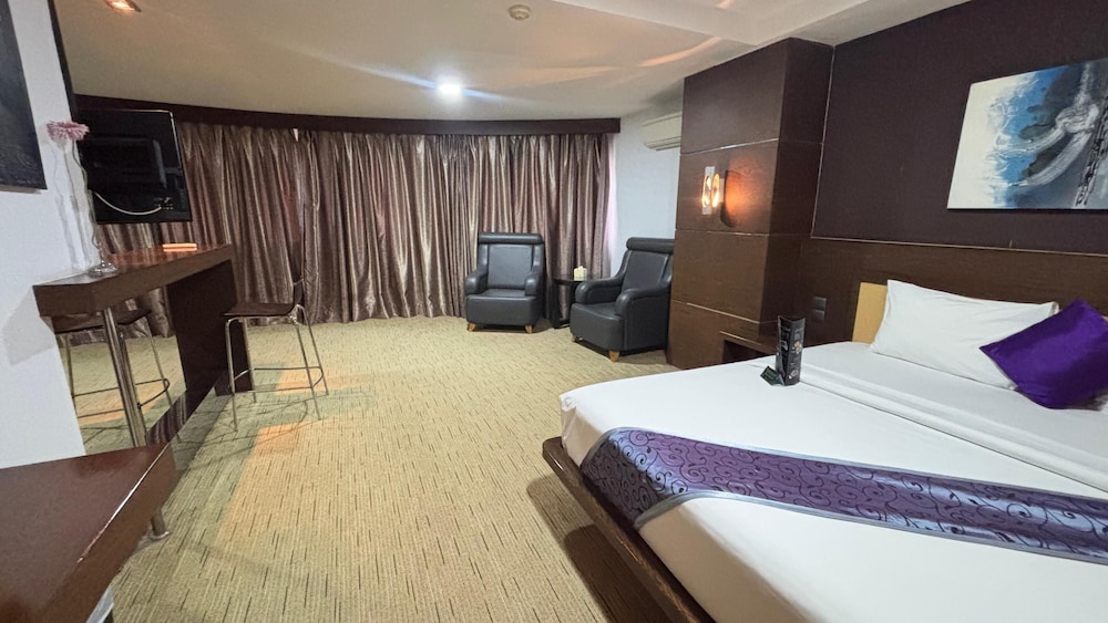89 Hotel 32/86