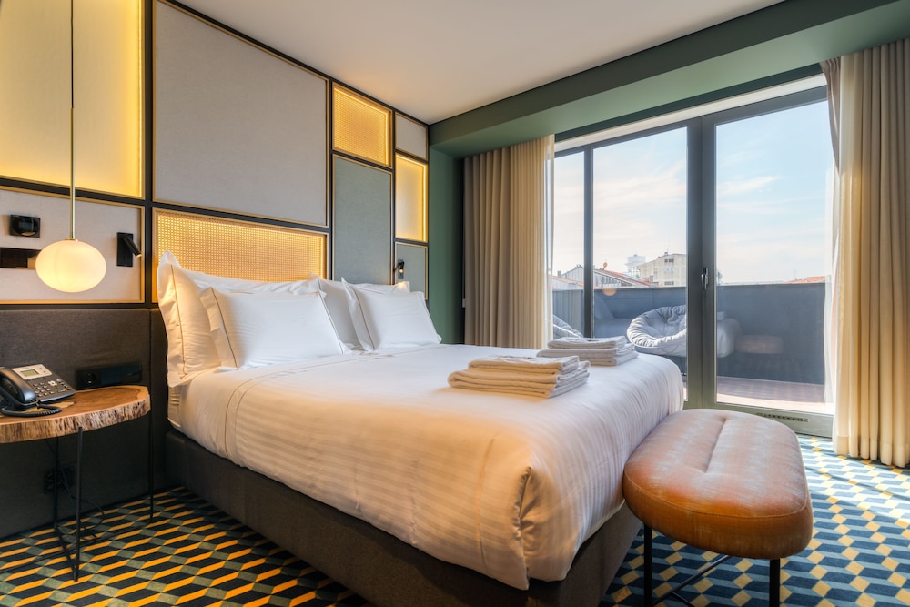 SUPERIOR, DOUBLE BED