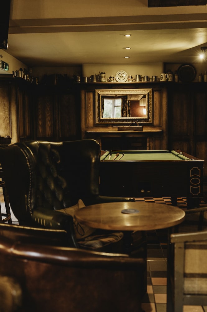 The White Lion Inn 9/48