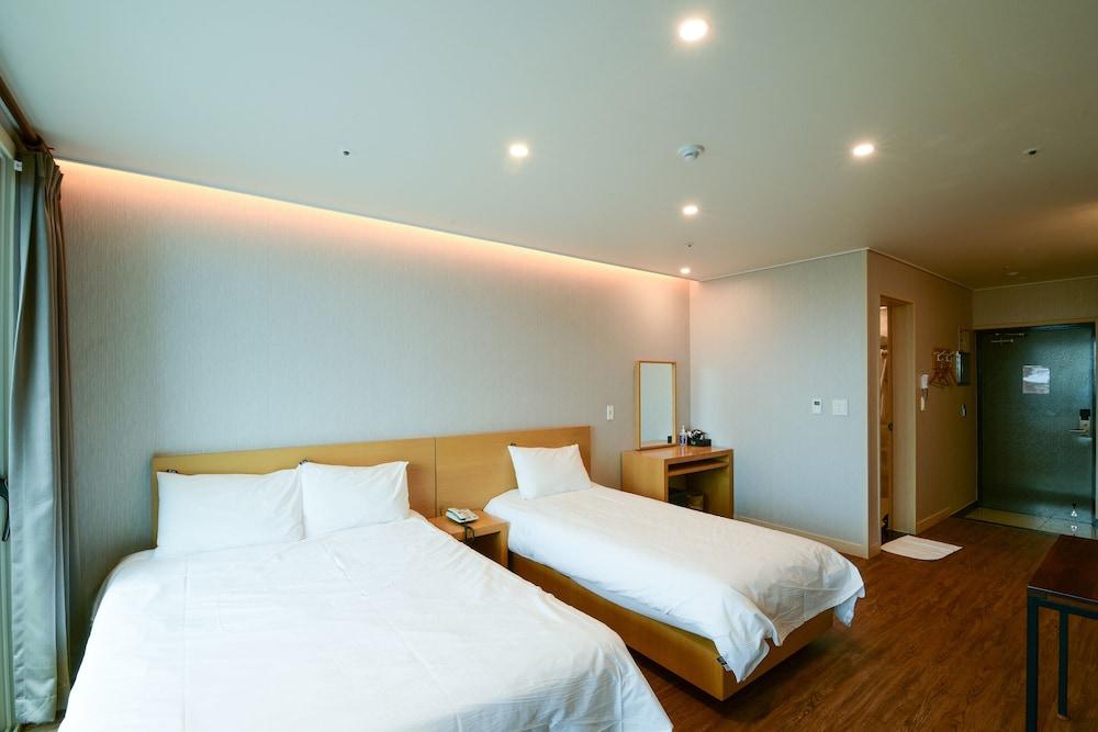 Jnb Family Hotel 17/50