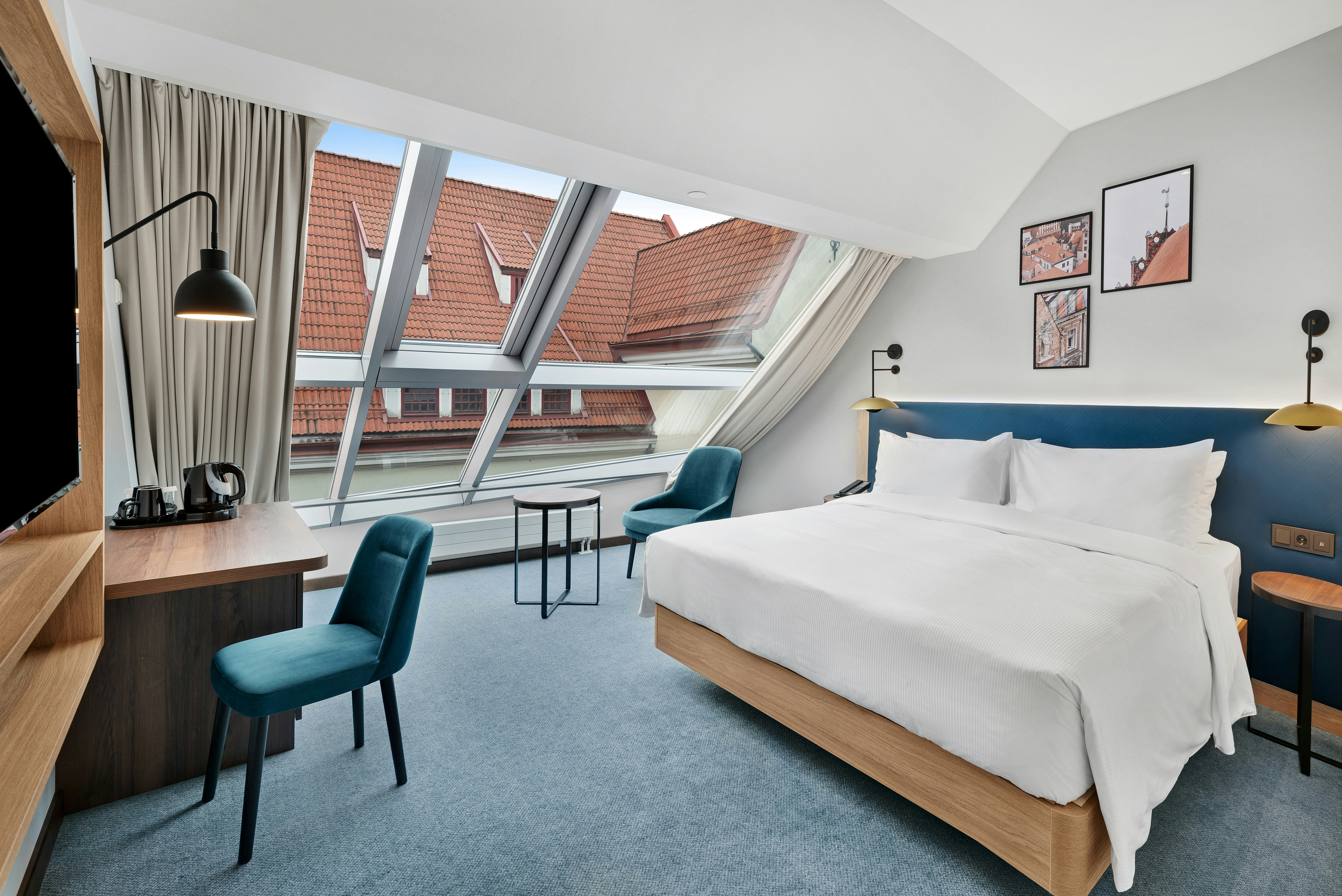 ROOM, KING BED
