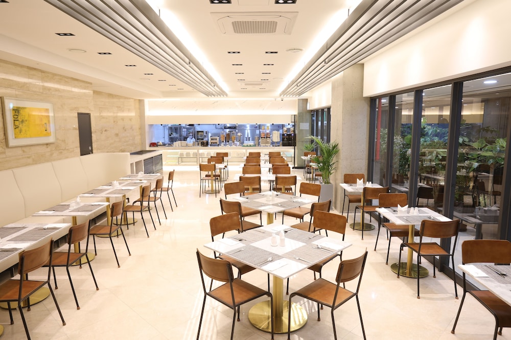 KYND HOTEL 37/50