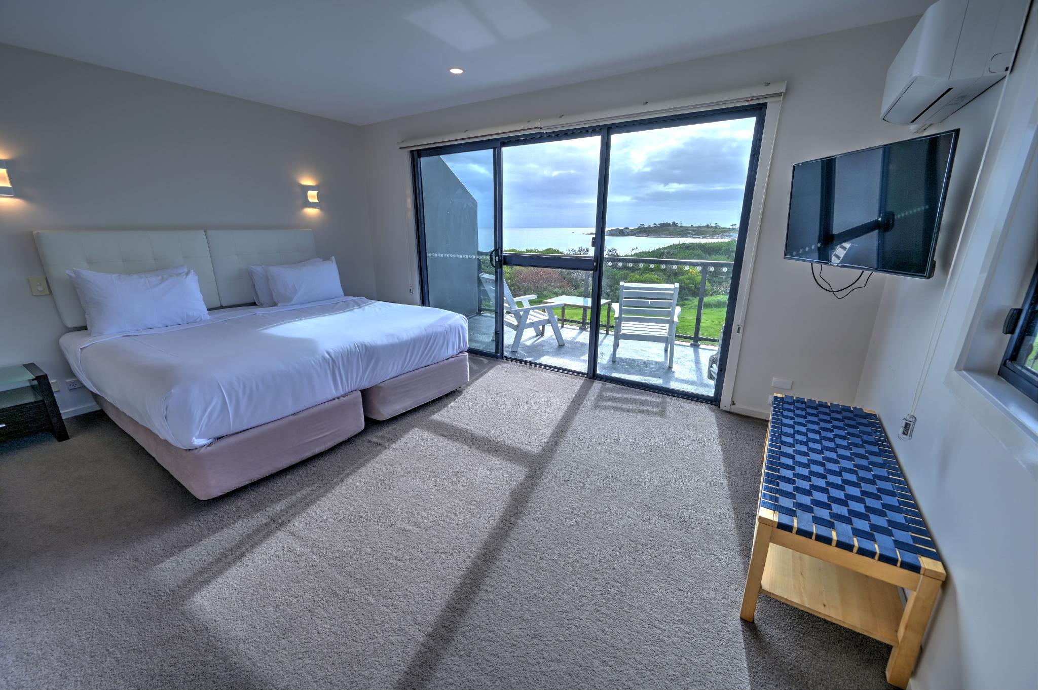Superior, Beach Front