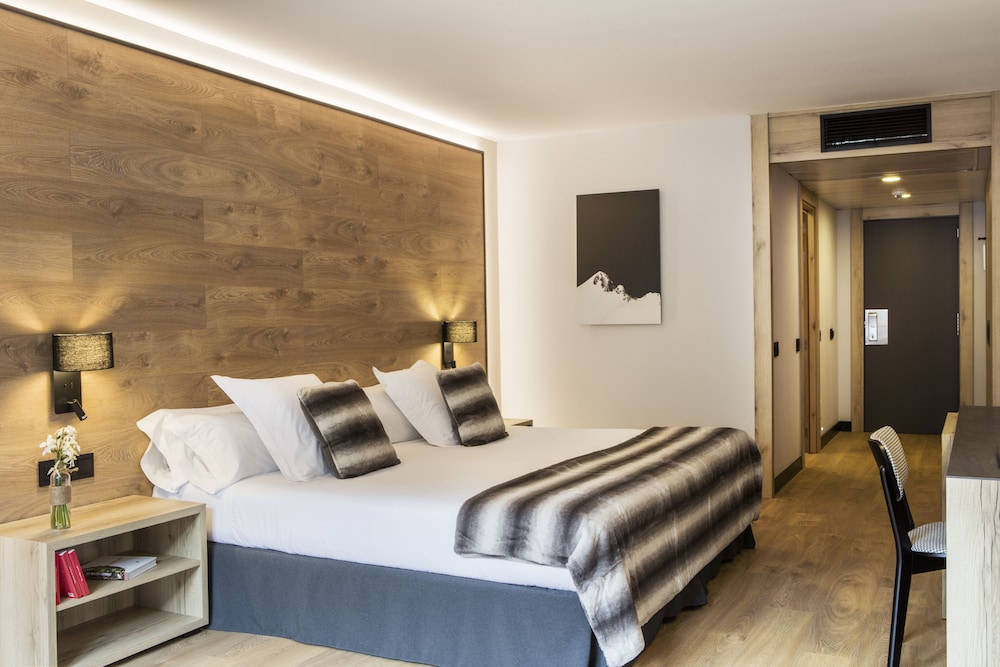 Acta Arthotel 12/50