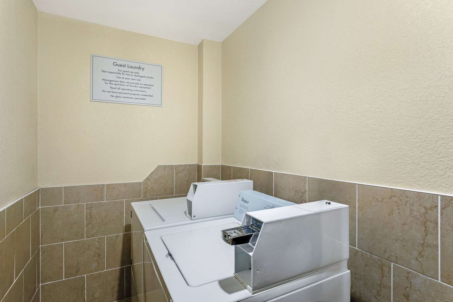 Econo Lodge Madison East 17/24