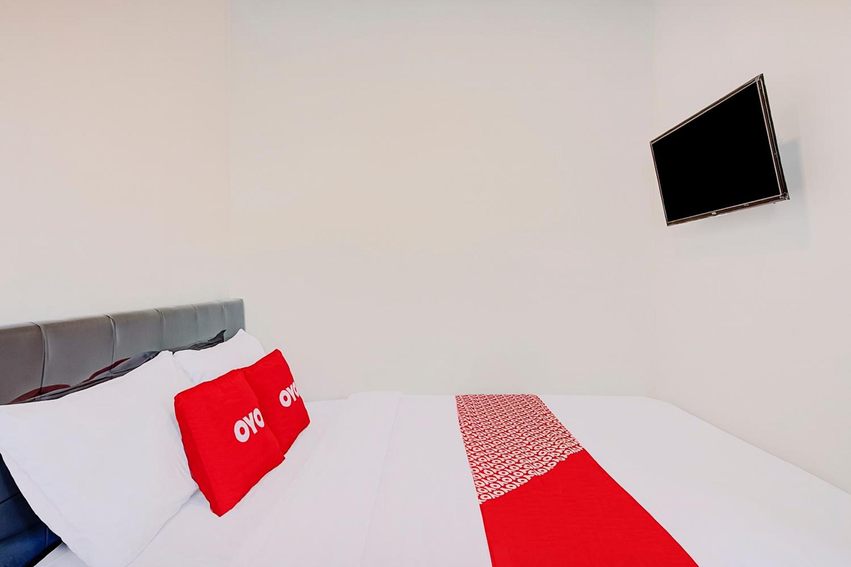 OYO 3198 Sukomanunggal Inn 26/49