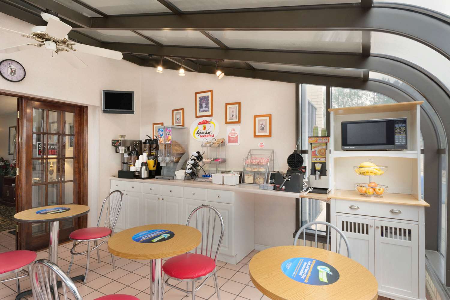 Super 8 By Wyndham Lancaster 3/8