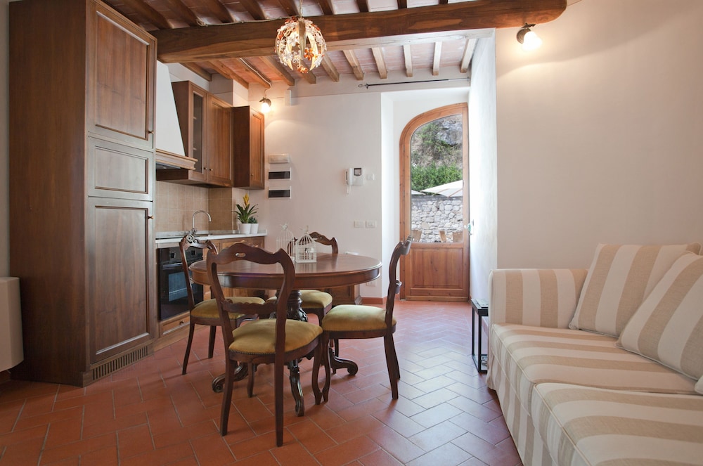 Relais Fattoria Belvedere 65/79