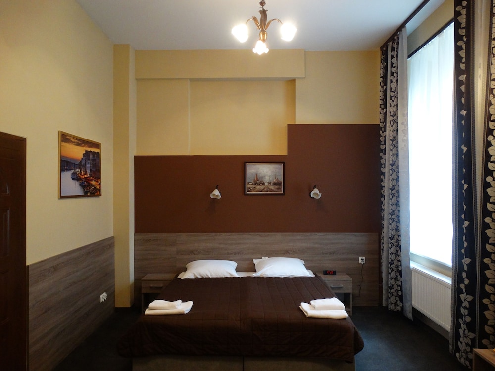 Maksymilian Hotel 25/70