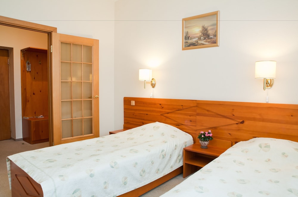 KOLONNA HOTEL BRIGITA 12/48