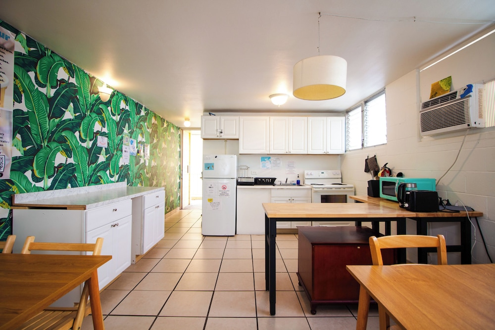 Waikiki Beachside Hostel 53/66