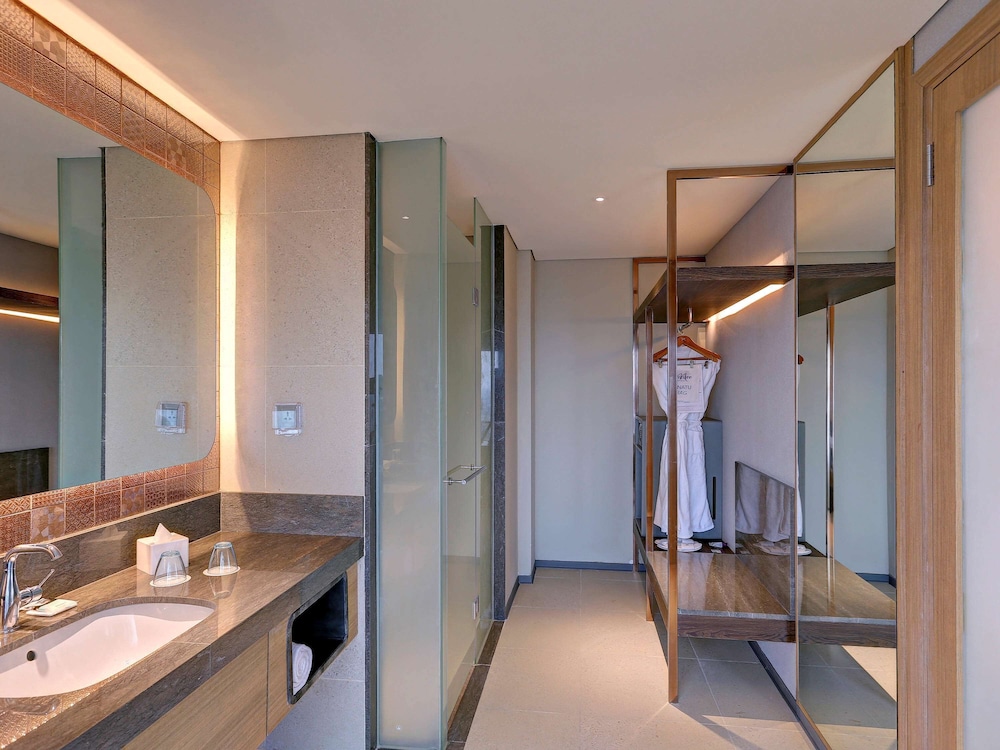 Mercure Jakarta Gatot Subroto 23/78
