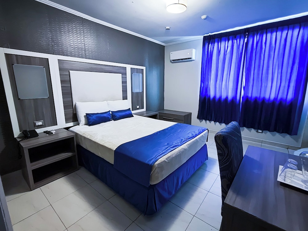 Bahia Suites 8/50