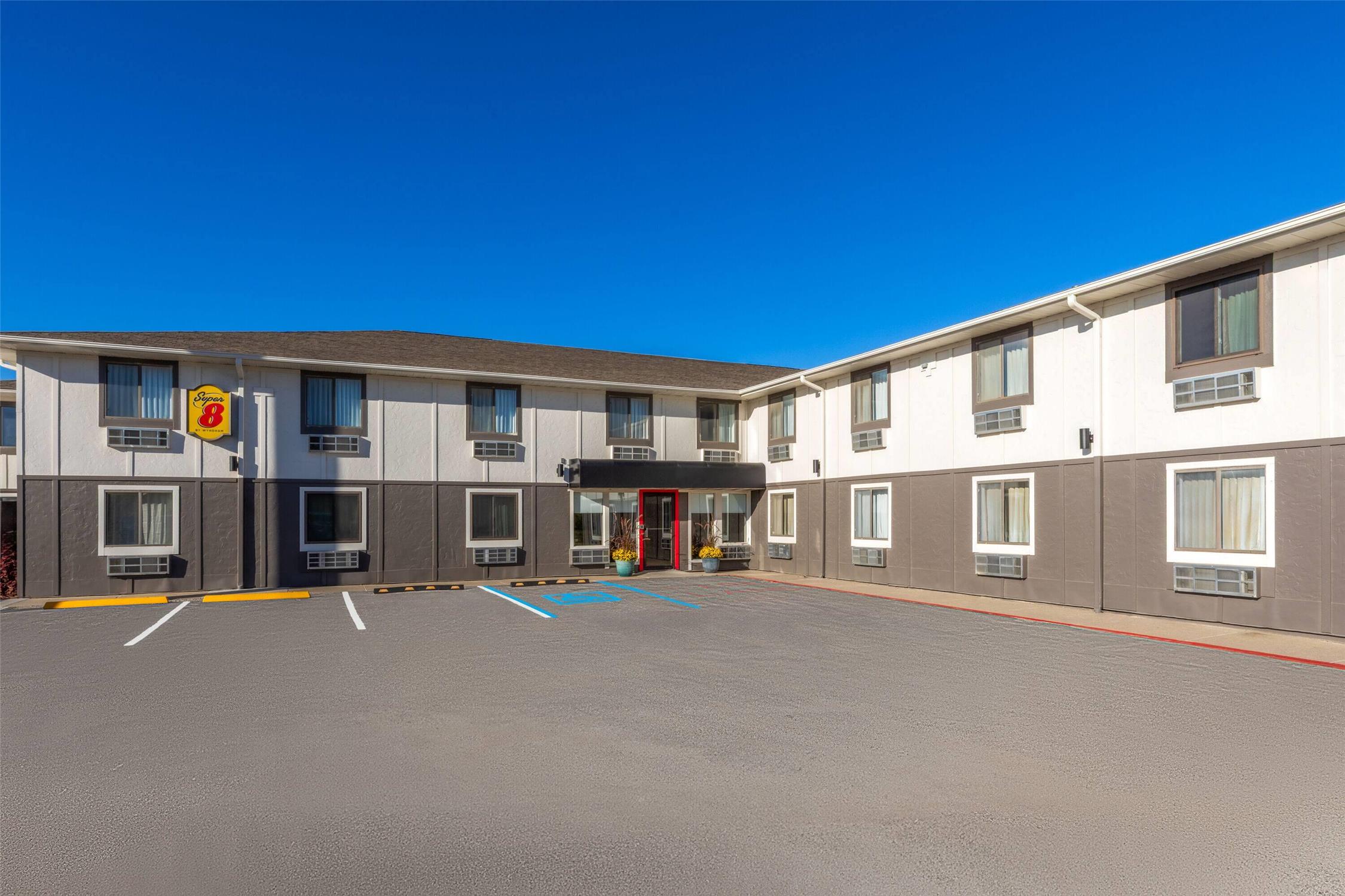 Super 8 By Wyndham Rock Port MO 19/22