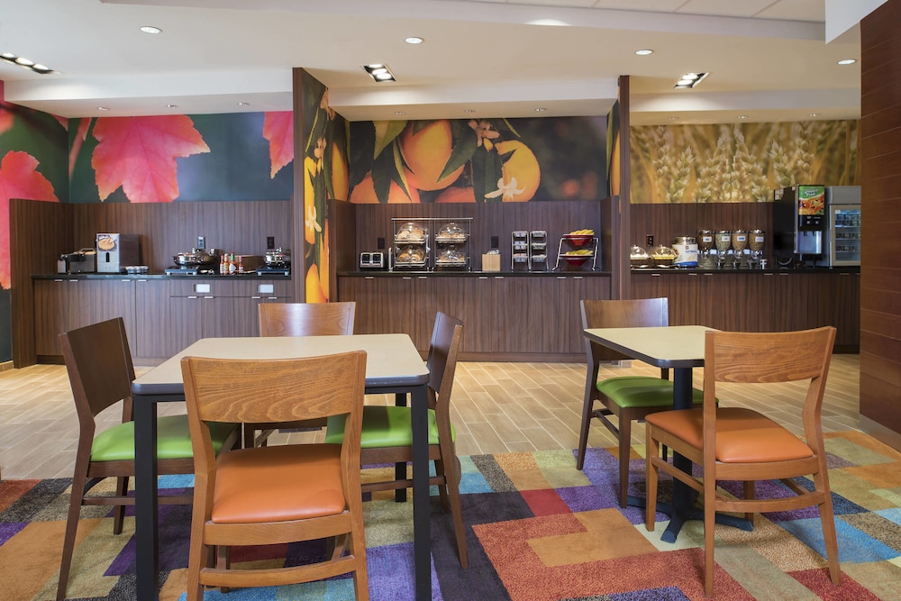 Fairfield Inn Suites Fredericksburg 32/41