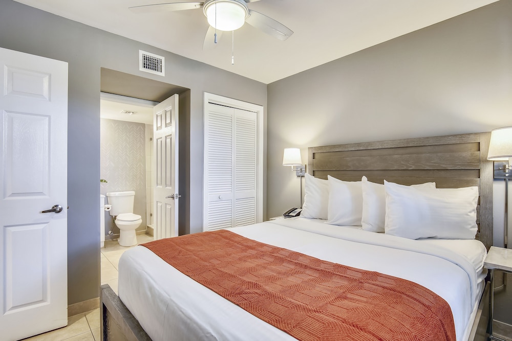 Ocean Pointe Suites Hotel 12/38