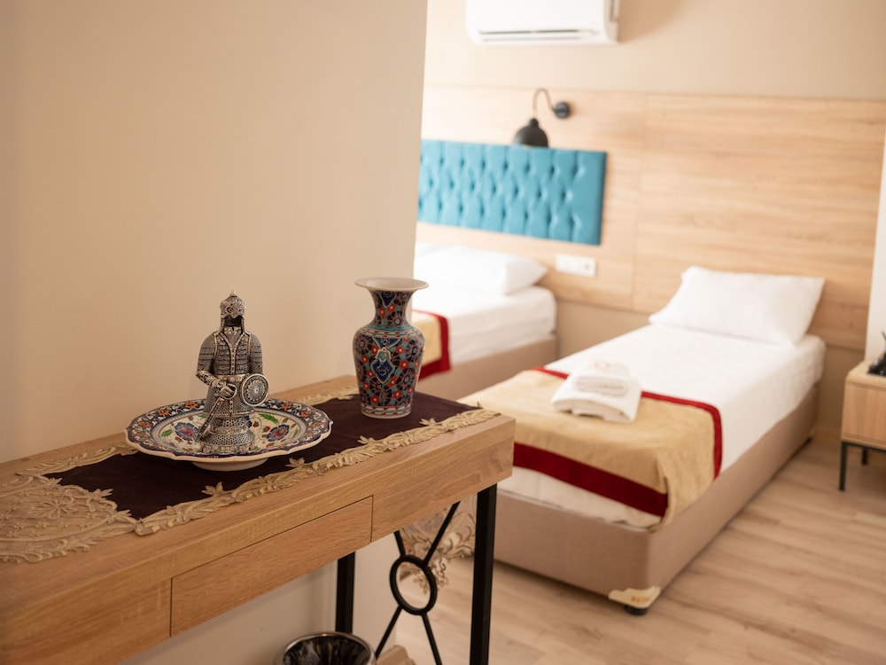 The Laila Hotel 34/54