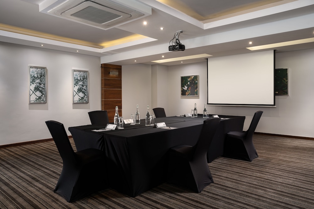 PREMIER HOTEL MIDRAND 62/67