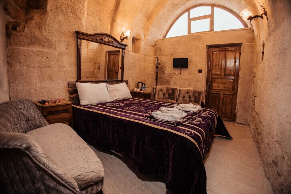 Amor Cave House 20/50